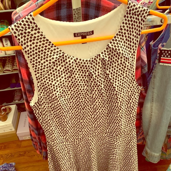 express dress - Picture 1 of 3